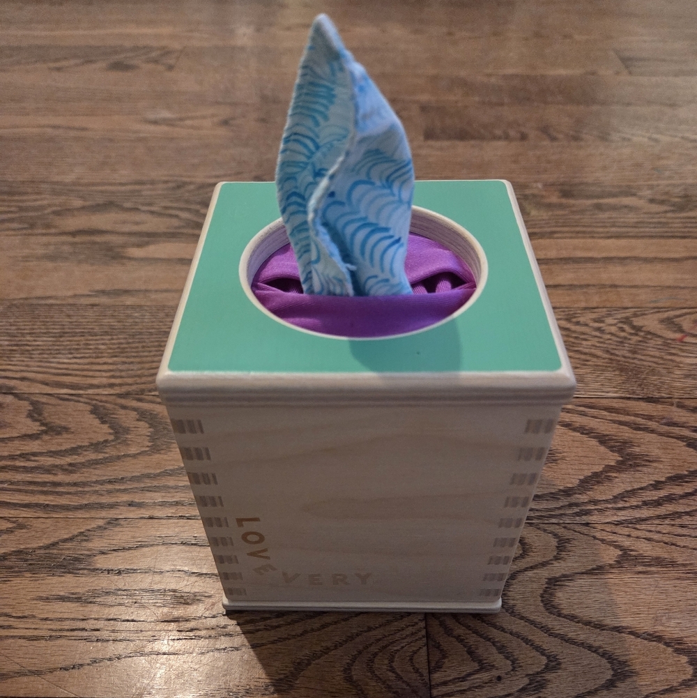 Lovevery - Wooden Tissue Box Toy And Tissues - Baby ( 5-6 Months)
